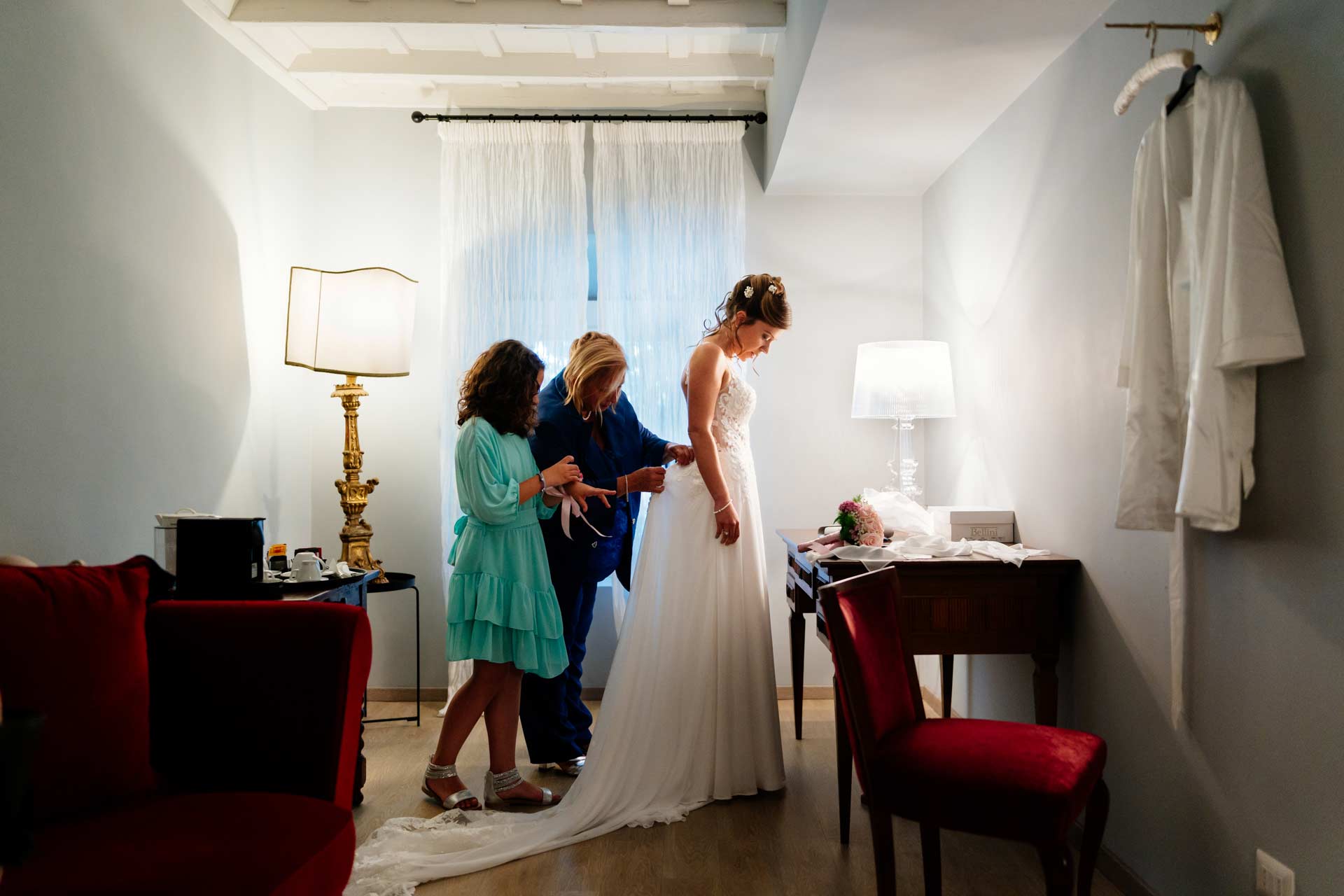 Preparazione della sposa al rito civile di Matrimonio nel Castello di Decima