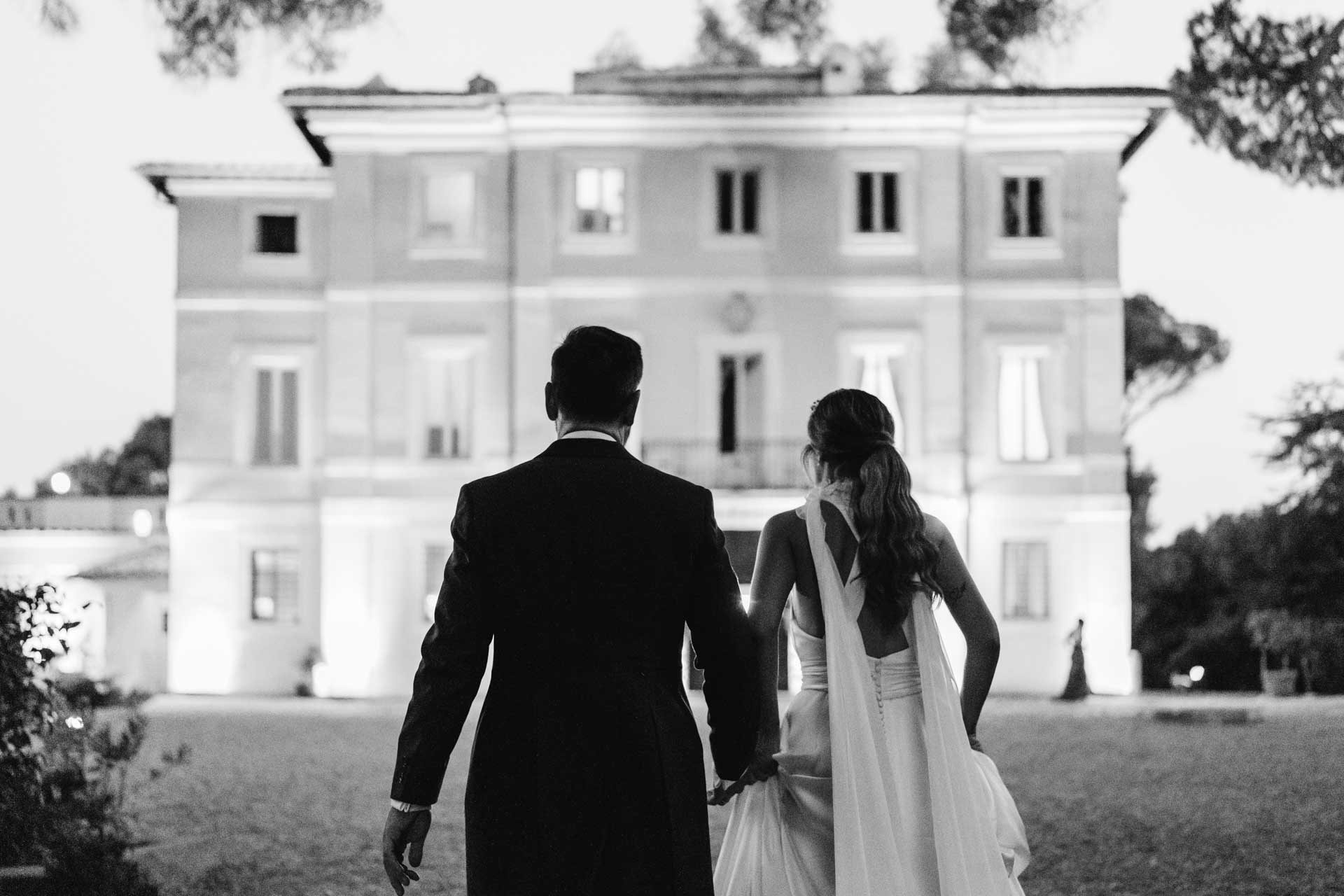 Sposi durante il Matrimonio a Roma Villa Piccolomini