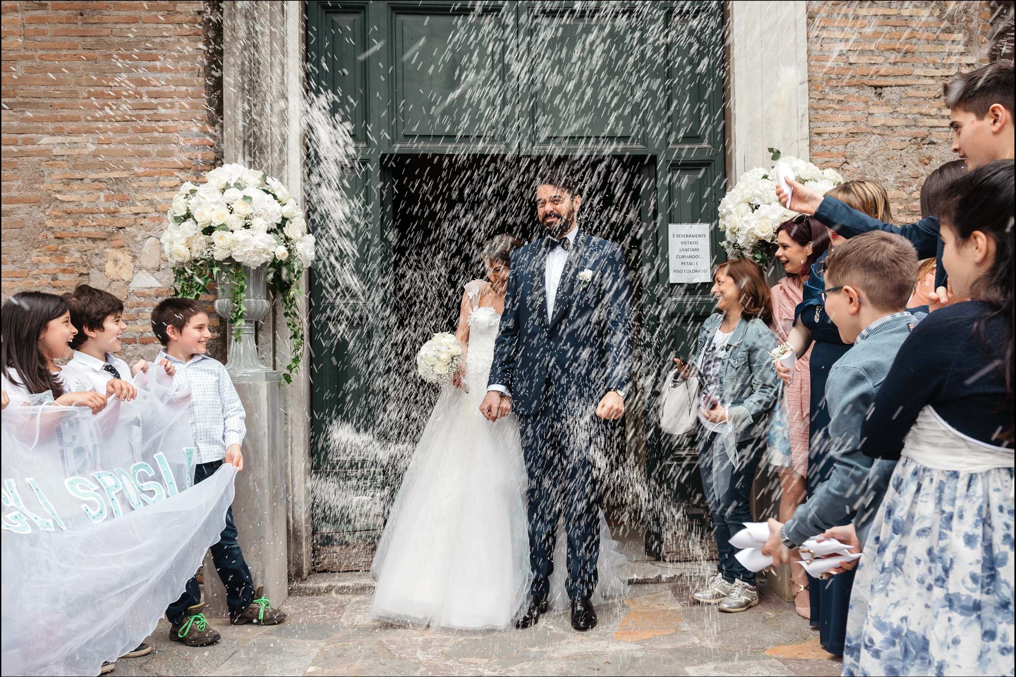Lancio del riso nel Mausoleo di Santa Costanza a Roma durante un Matrimonio
